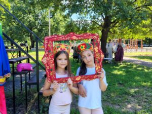Подробнее о статье В парке «Дубки» (с. Троицкое) м. о.Чехов  прошла фольклорная программа «Забавы Русской старины».